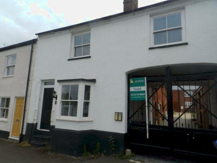 2 Bedroom House To Rent In Town Centre, NN11