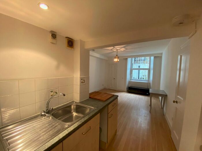 2 Bedroom Flat To Rent In Colinton Road, Bruntsfield, Edinburgh, EH10