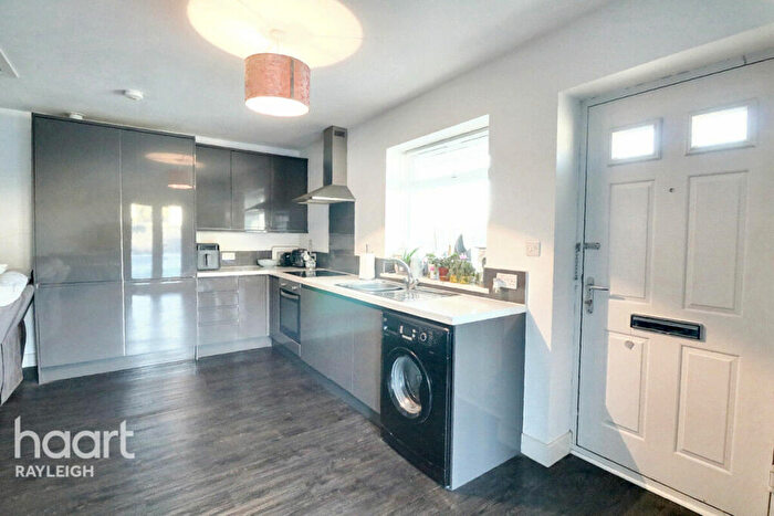 2 Bedroom Bungalow For Sale In Rawreth Lane, Wickford, SS11
