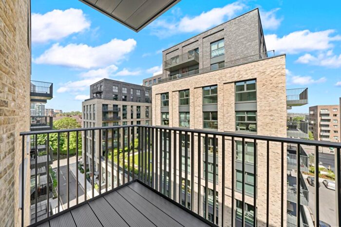 1 Bedroom Flat To Rent In Scarlet Court, Damsel Grove, N4