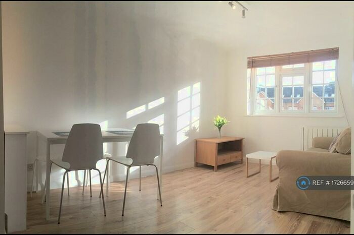 1 Bedroom Flat To Rent In Gables Close, London, SE5