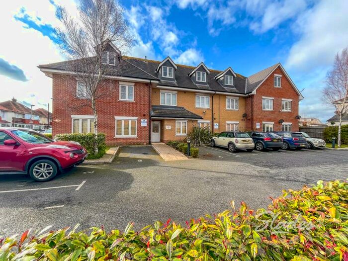 2 Bedroom Apartment To Rent In Fairmile Road, Christchurch, Dorset, BH23