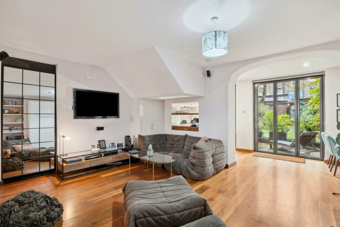 1 Bedroom Flat To Rent In Thornhill Square, Barnsbury, N1