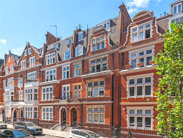 2 Bedroom Flat For Sale In Palace Court, London, W2