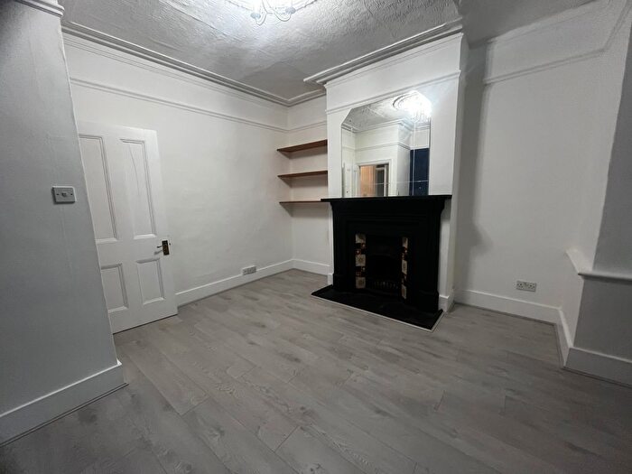 1 Bedroom Flat To Rent In Colless Road, London, N15