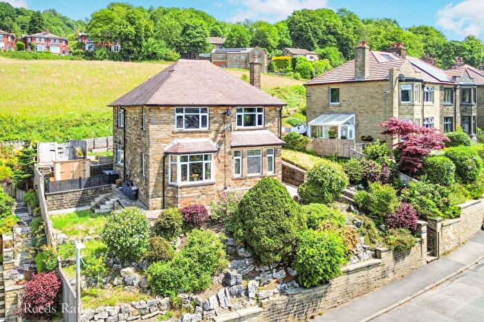 3 Bedroom Detached House For Sale In Stansfield Hall Road, Todmorden, OL14