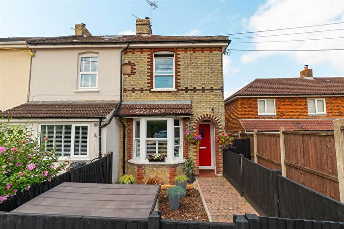 2 Bedroom End Terrace House For Sale In Rochester Road, Burham, ME1