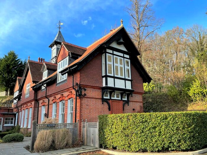 2 Bedroom Property To Rent In Bruce Manor Close, Wadhurst Place, Mayfield Lane TN5