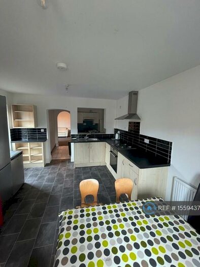 6 Bedroom End Of Terrace House To Rent In Fleetwood Road, Leicester, LE2