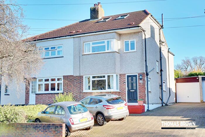 4 Bedroom Semi-Detached House For Sale In Bassetts Way, Farnborough, BR6