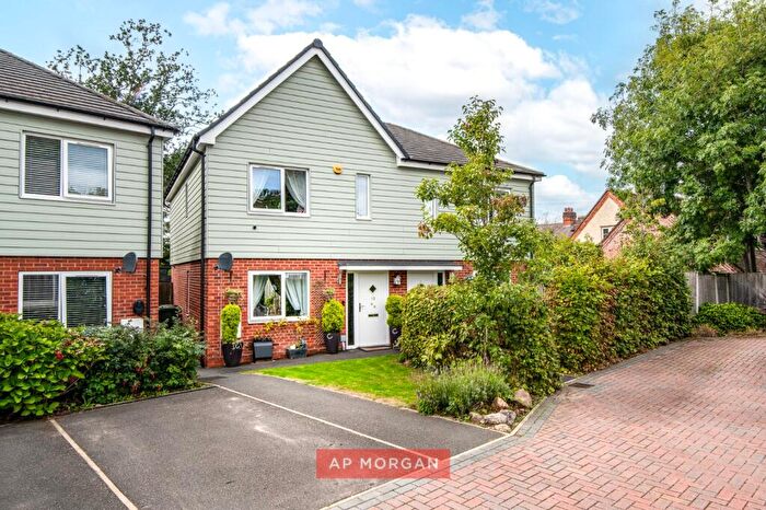 3 Bedroom Semi-Detached House For Sale In Webb Grove, Hockley Heath, B94