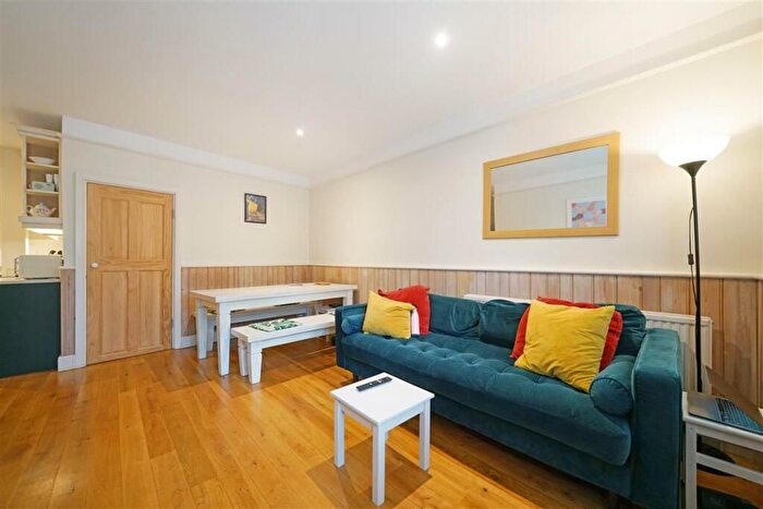 2 Bedroom Flat To Rent In Ranelagh Garden Mansions, Fulham, SW6