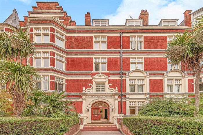 3 Bedroom Flat For Sale In Heath Drive, Hampstead, NW3