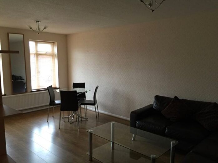 2 Bedroom Flat To Rent In Cobdens, Chigwell, IG7