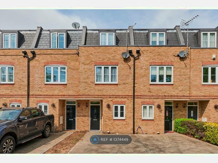 3 Bedroom Terraced House To Rent In Hepdon Mews, London, SW17