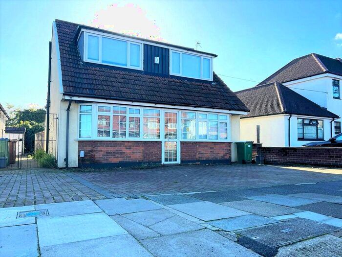 4 Bedroom Detached House To Rent In King Harolds Way, Bexleyheath, Kent, DA7