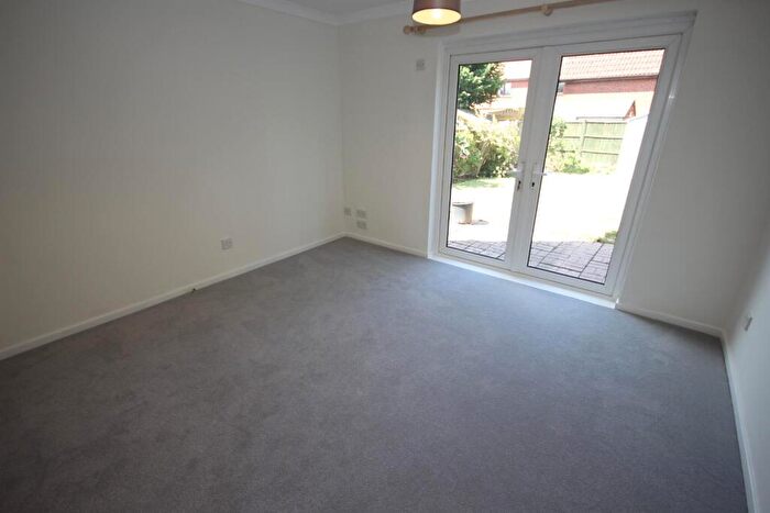 2 Bedroom Semi-Detached House To Rent In Stonecrop Close, Locks Heath, Southampton, SO31