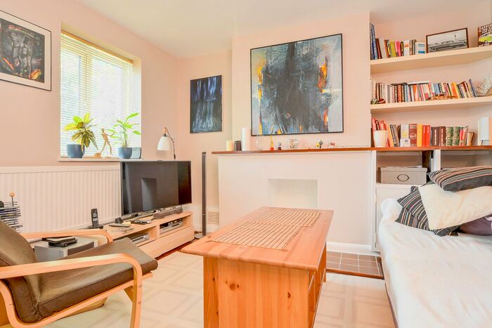 1 Bedroom Flat To Rent In Moreton Close, London, N15