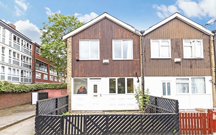 3 Bedroom Flat To Rent In Fleming Road, London, SE17