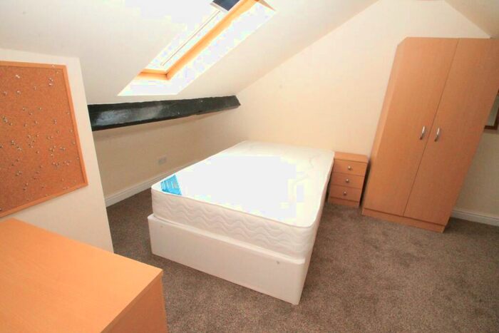 4 Bedroom Terraced House To Rent In Victoria Terrace, - Bed, LN1