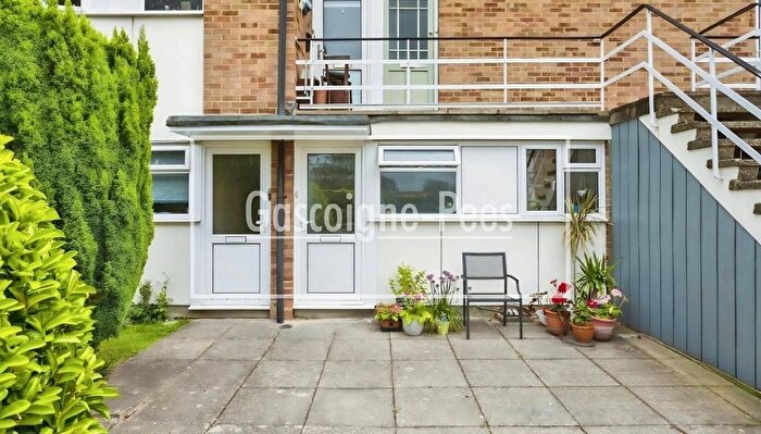 Studio To Rent In Ringley Oak, Horsham, RH12