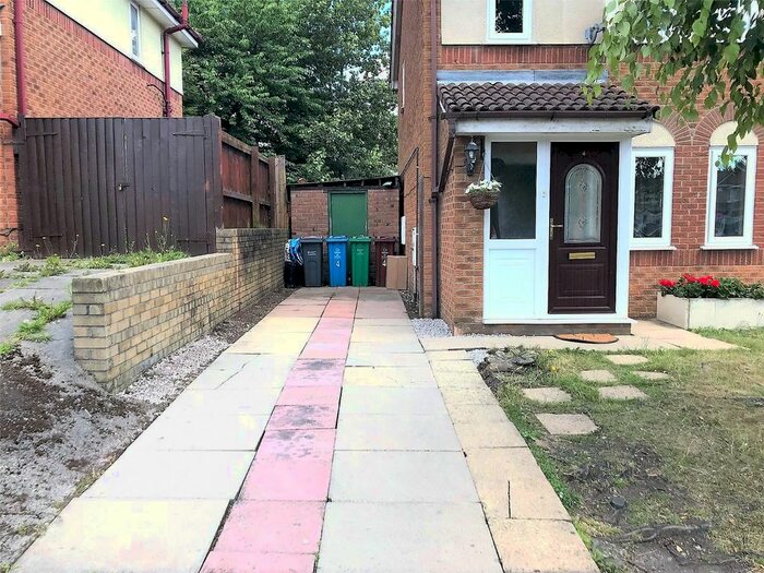 3 Bedroom Semi-Detached House To Rent In Adstone Close, Manchester, M4