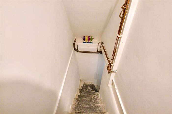 2 Bedroom Cottage For Sale In Upper West Street, Newport, SA42