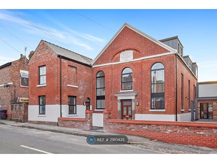 2 Bedroom Flat To Rent In Chapel Lane, Stockton Heath, WA4