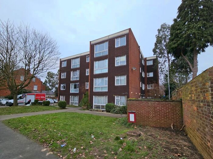 2 Bedroom Flat To Rent In St. Pauls Court, St. Pauls Road, Tredworth, Gloucester, GL1