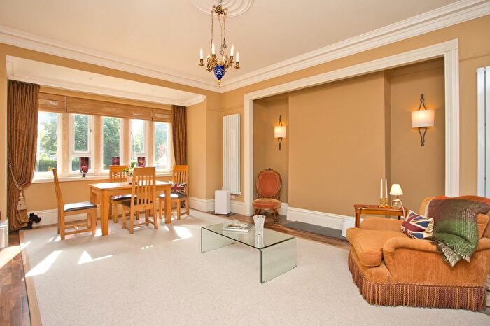 2 Bedroom Flat For Sale In Grimston Avenue, Folkestone, Kent, CT20
