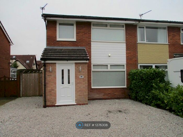 3 Bedroom Semi-Detached House To Rent In Castle Croft, Bolton, BL2
