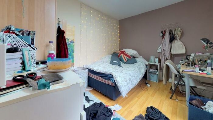 4 Bedroom Flat To Rent In Cardigan Road, Hyde Park, Leeds, LS6