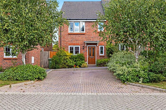 3 Bedroom End Of Terrace House For Sale In Guildford, Surrey, GU4