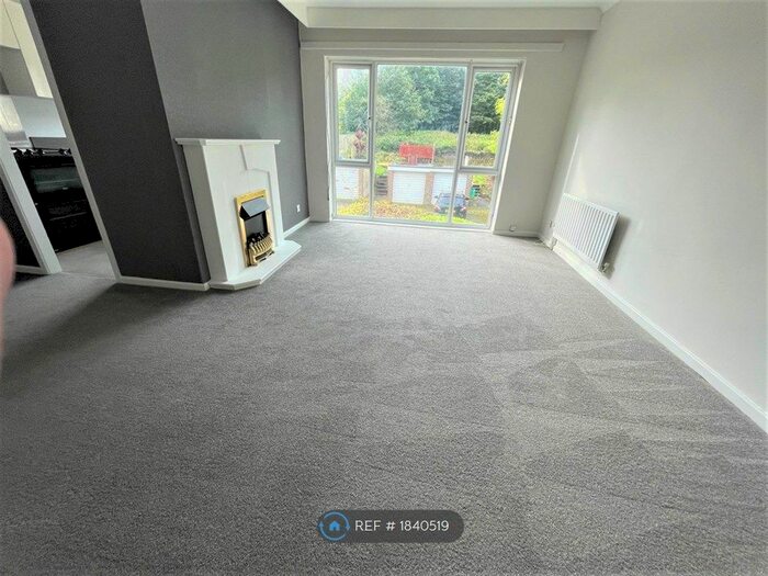 2 Bedroom Flat To Rent In Warren Lane, Chapeltown, Sheffield, S35