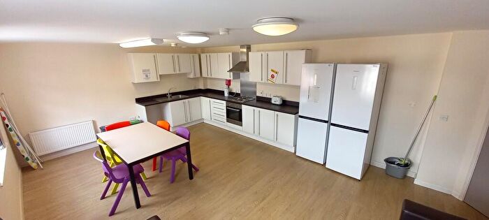 5 Bedroom Apartment To Rent In Hawkins Road Unit, CV5
