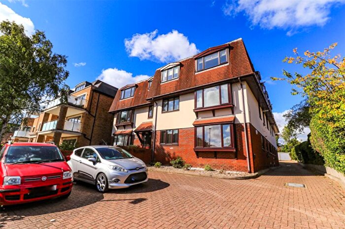 2 Bedroom Apartment For Sale In Waverley Road, Enfield, Middlesex, EN2