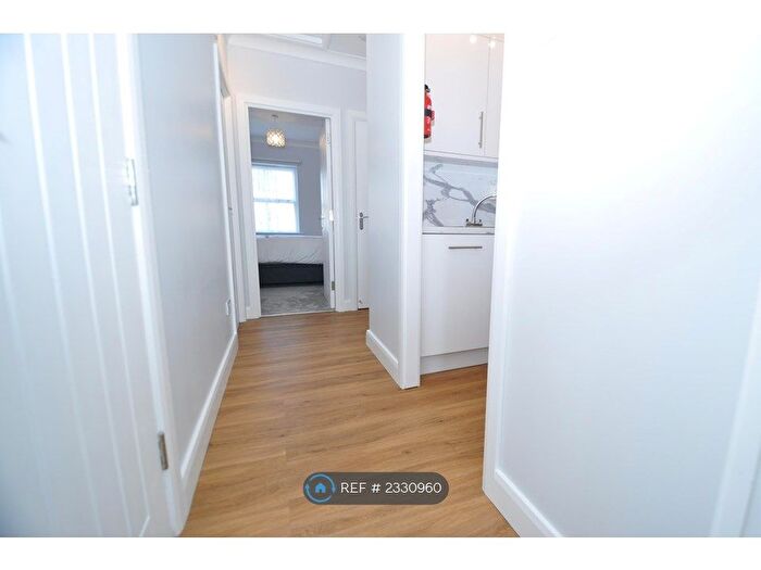 1 Bedroom Flat To Rent In Southgate Road, London, N1
