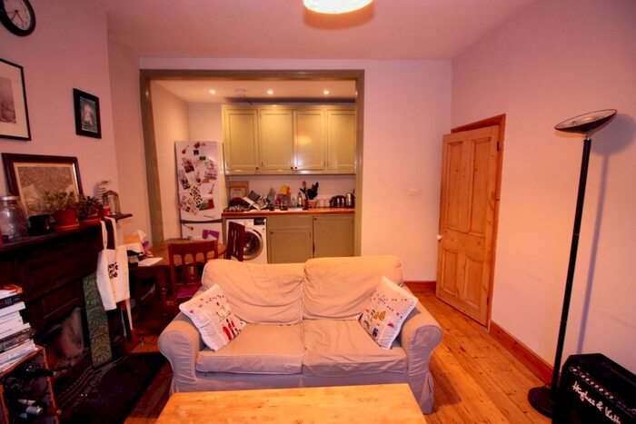 2 Bedroom Flat To Rent In Morat Street, London, SW9