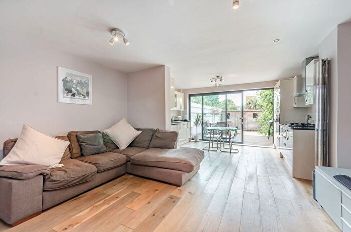 2 Bedroom Property To Rent In Merton Road, Wimbledon, London, SW19