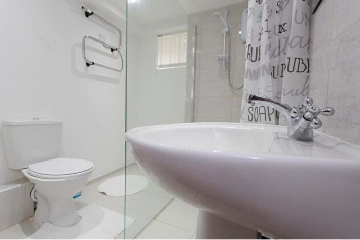 1 Bedroom Flat To Rent In Bayswater Place, Leeds, LS8