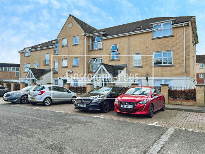 2 Bedroom Apartment To Rent In Buckingham Court -, GU14