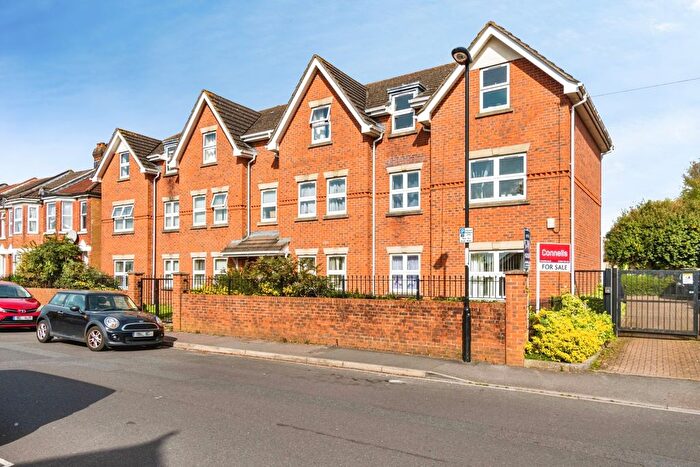 2 Bedroom Flat For Sale In Bellemoor Road, Southampton, Hampshire, SO15