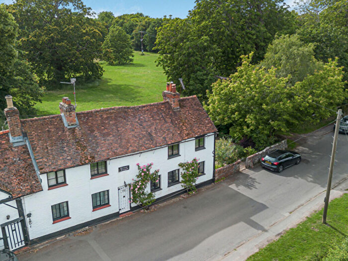 3 Bedroom Cottage For Sale In The Street, Reading, RG10