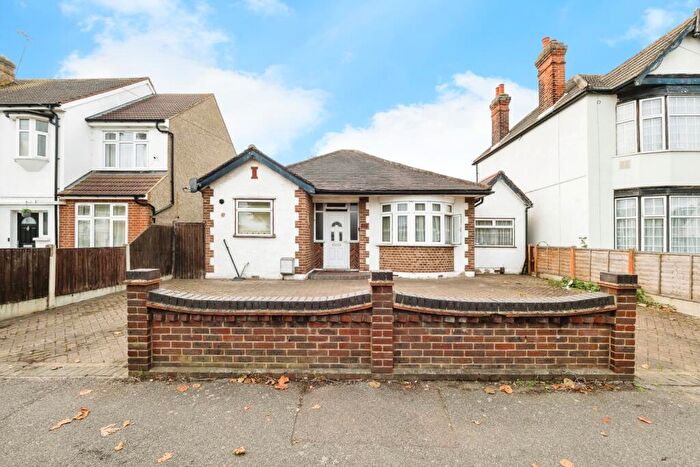 2 Bedroom Bungalow For Sale In Mawney Road, Romford, RM7