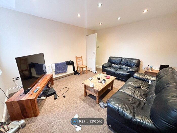 3 Bedroom Flat To Rent In Shortridge Terrace, Newcastle Upon Tyne, NE2