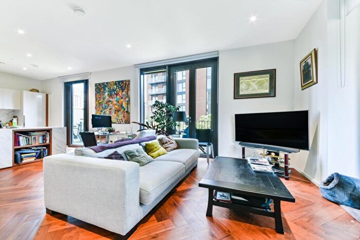 1 Bedroom Flat For Sale In Ambassador Building, Embassy Gardens, SW11