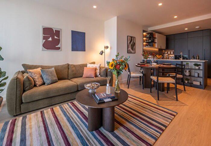 2 Bedroom Flat To Rent In Heart Of Hale Lane, London, N17