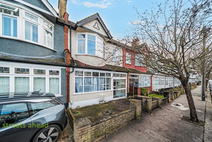 3 Bedroom Terraced House For Sale In Highbarrow Road, Croydon, CR0