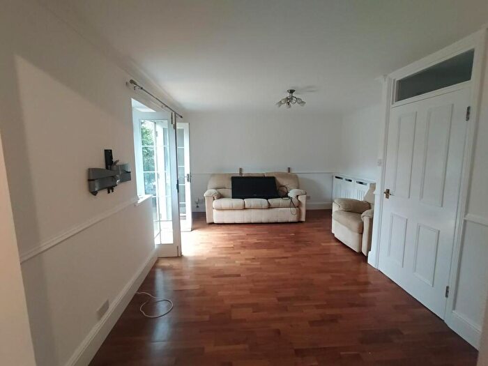 2 Bedroom Flat To Rent In Collard Place, London, NW1