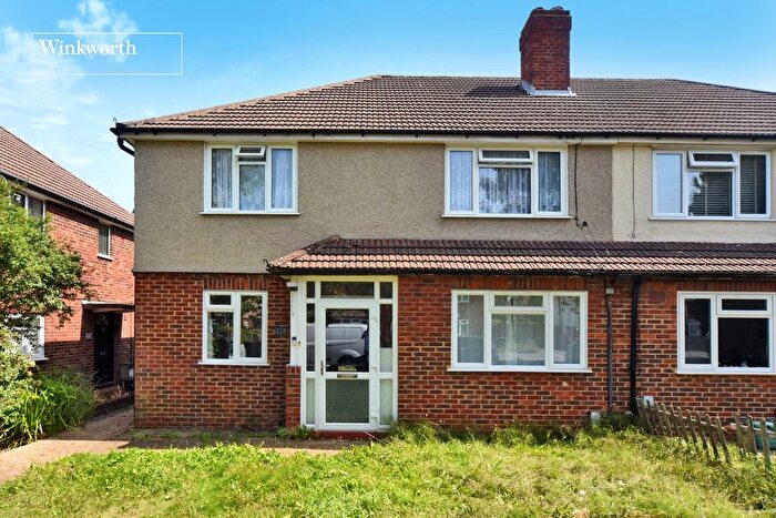 2 Bedroom Flat For Sale In Stoneleigh Park Road, Epsom, Surrey, KT19